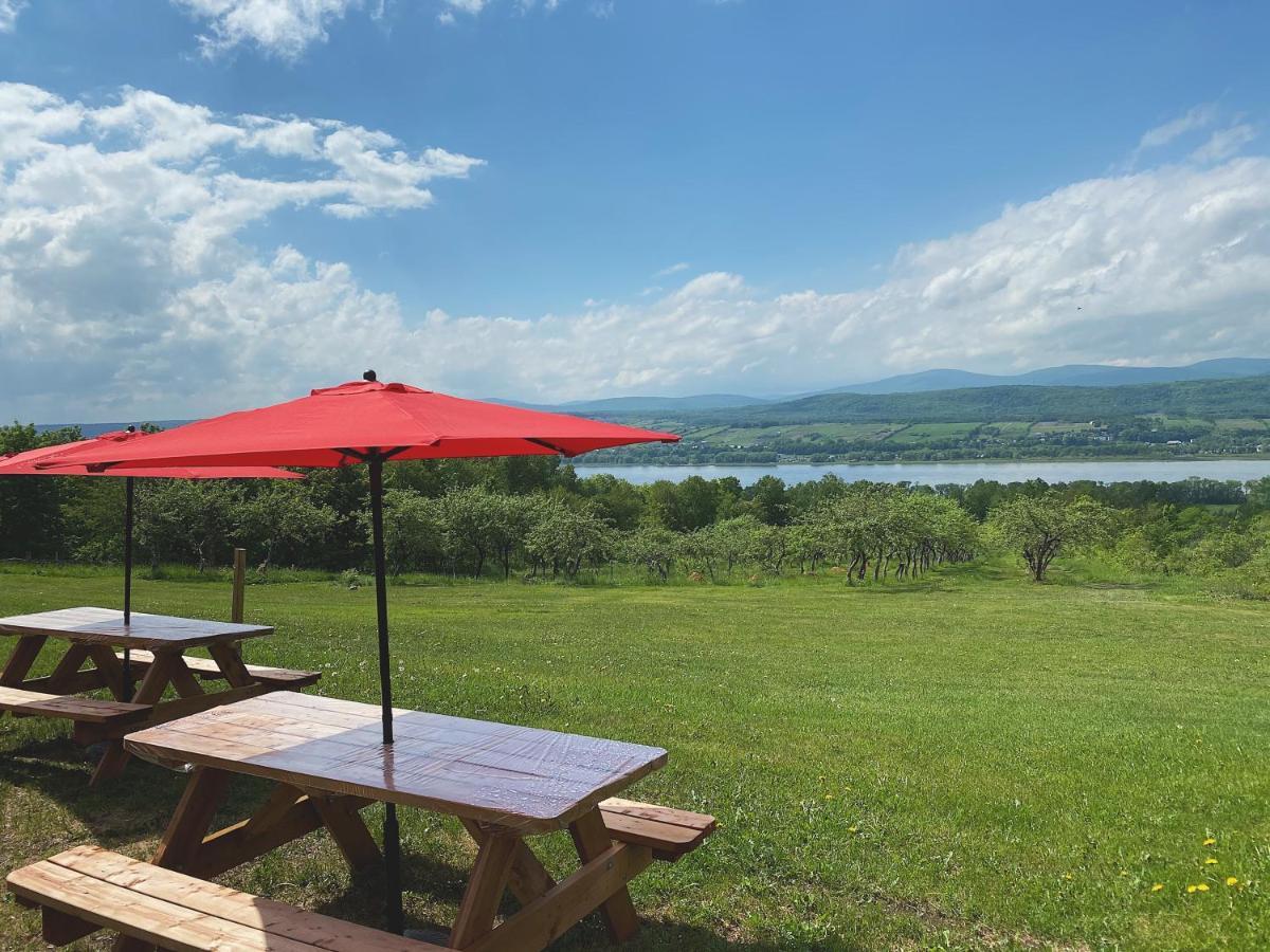 Domaine Steinbach Cidrerie B&B Distillerie Saint-Pierre-de-l'Ile-d'Orleans ภายนอก รูปภาพ