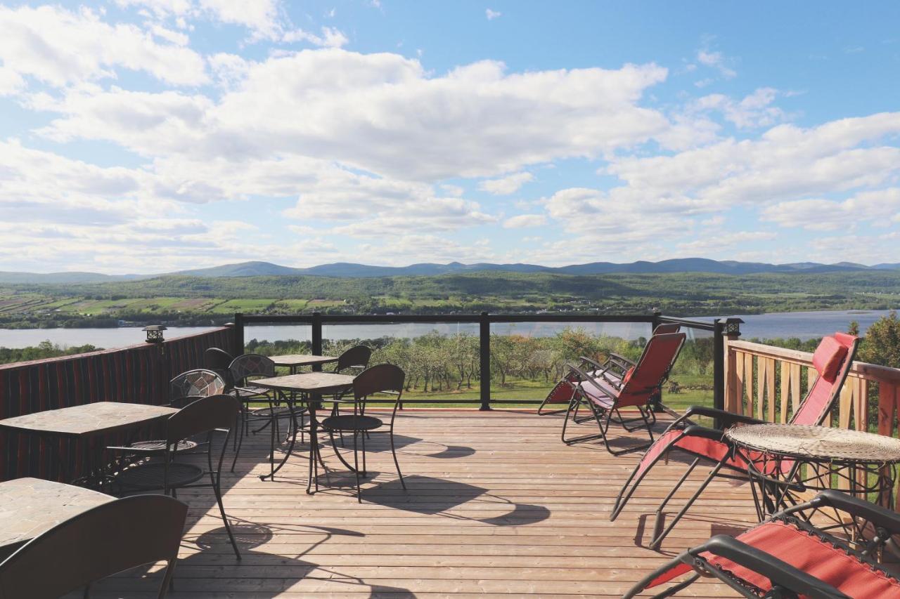 Domaine Steinbach Cidrerie B&B Distillerie Saint-Pierre-de-l'Ile-d'Orleans ภายนอก รูปภาพ