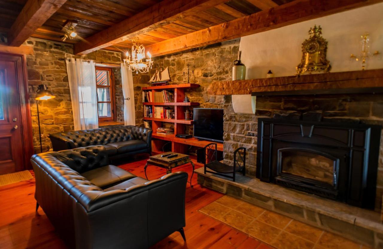 Domaine Steinbach Cidrerie B&B Distillerie Saint-Pierre-de-l'Ile-d'Orleans ภายนอก รูปภาพ